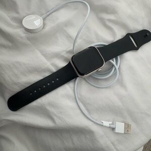 Apple Series 7 watch with GPS Black Band and Silver Case. 41mm